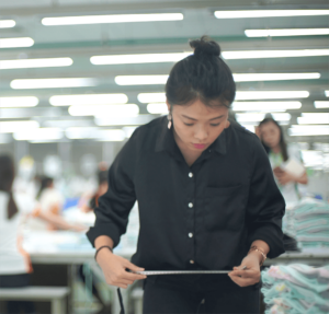 Case Study: Quality Management with Third-Party Inspections versus Vendor Self-Inspections Inspectors in action 4 cutted 300x287